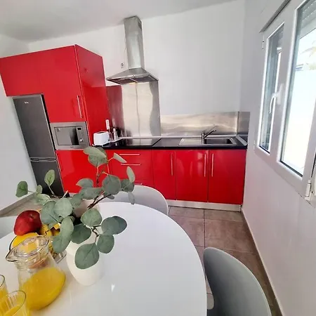 Апартаменты Pequeno Bungalow Firt Line Of The Sea Коста-Тегисе