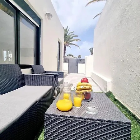 Апартаменты Pequeno Bungalow Firt Line Of The Sea