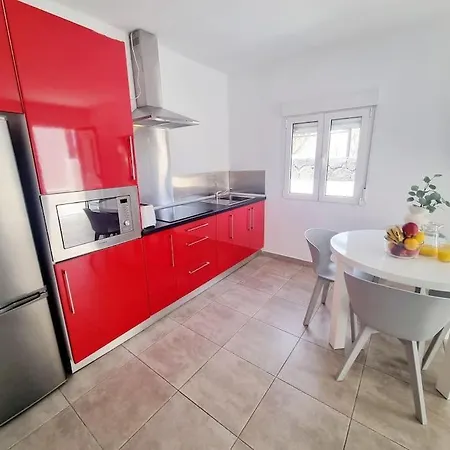 Апартаменты Pequeno Bungalow Firt Line Of The Sea Коста-Тегисе