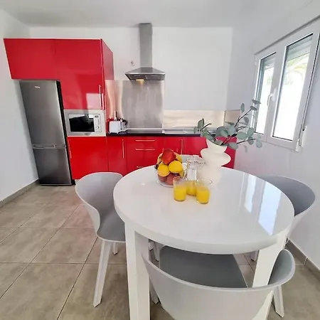 Pequeno Bungalow Firt Line Of The Sea Апартаменты