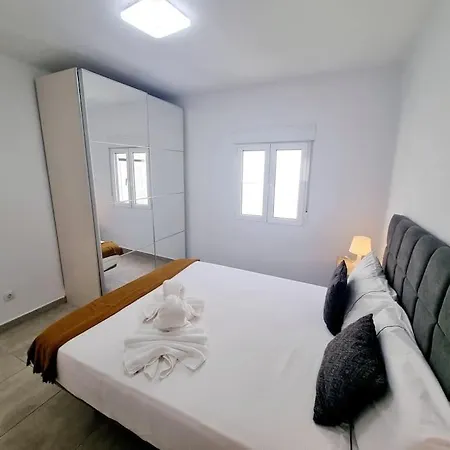 Апартаменты Pequeno Bungalow Firt Line Of The Sea Коста-Тегисе
